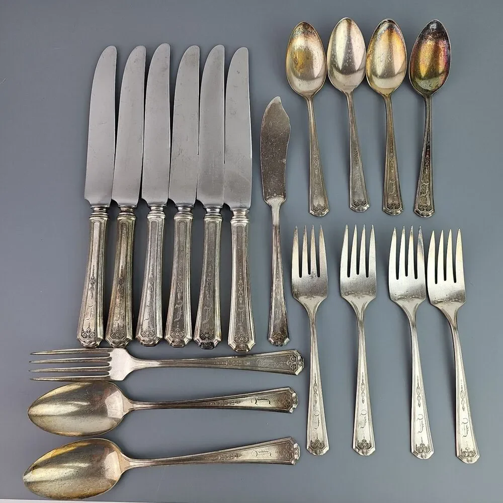 Vintage Oneida Lady Grace 1933 Tudor Silverplate 18 Pc Flatware Set Monogram J
